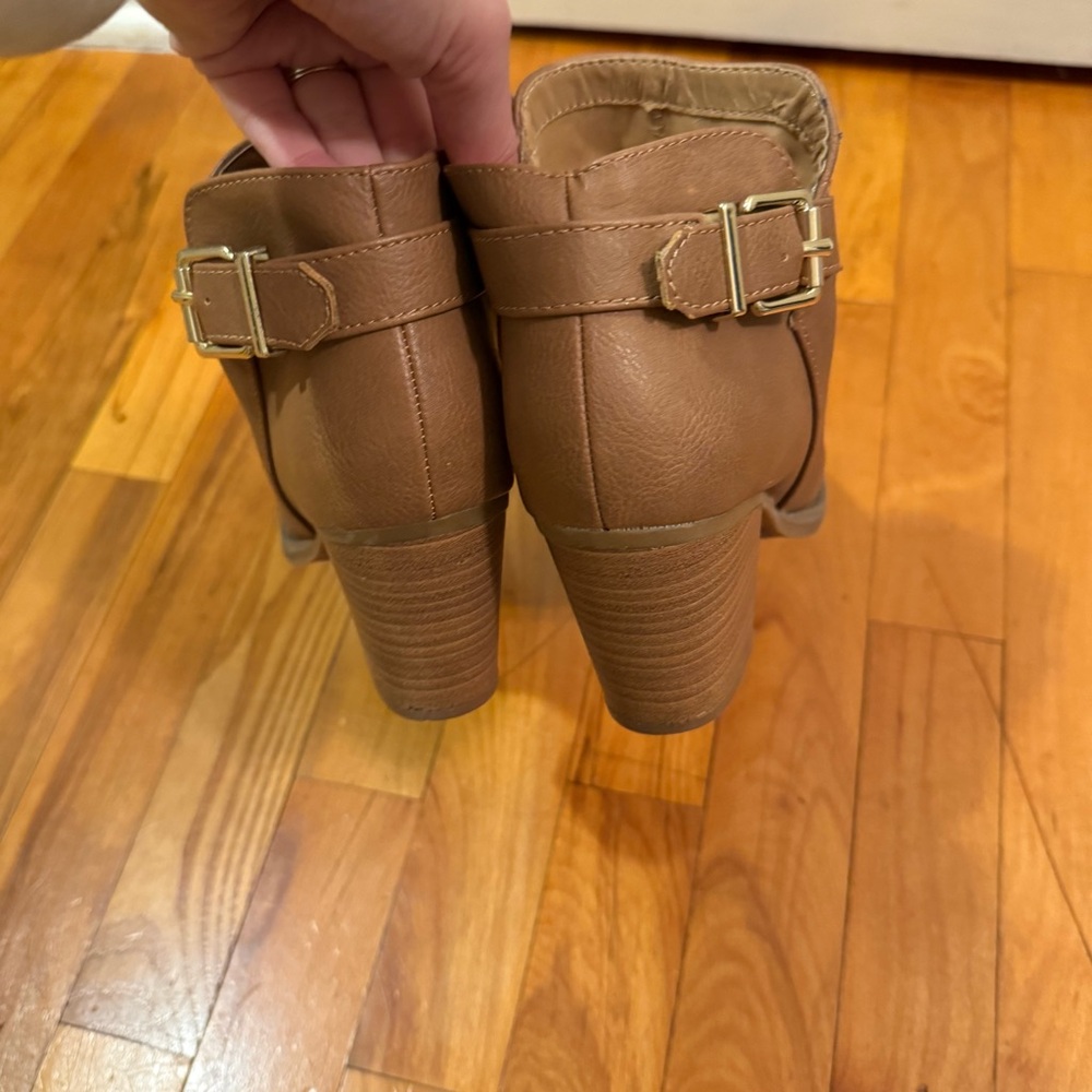 Ankle booties - Picture 2 of 3